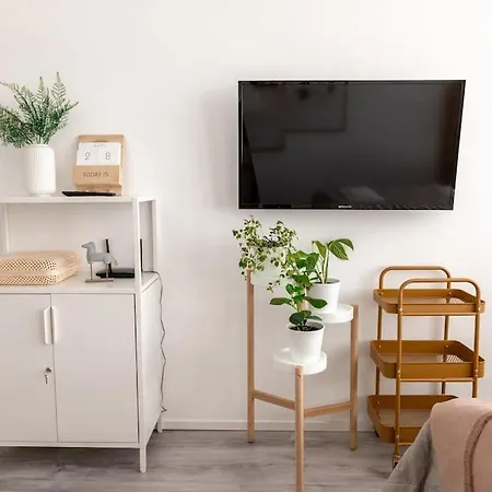 2ndhomes Modern With Location Apartment